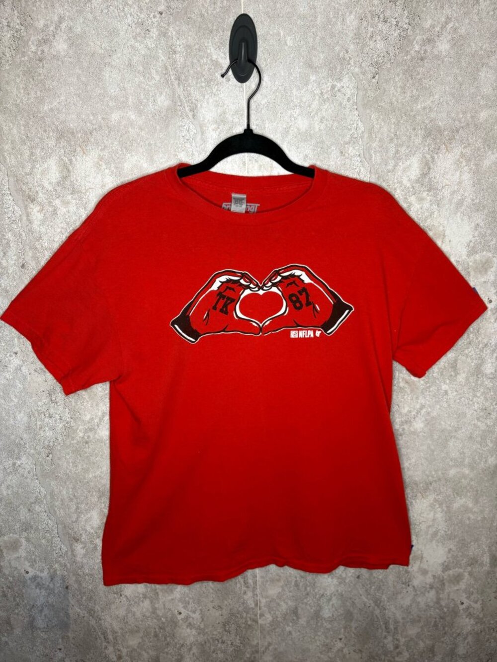 ❤️💛 Travis Kelce | Heart Hands Tee | #87 | Size Medium